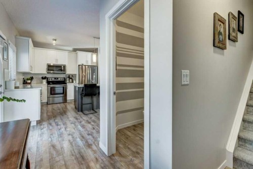 444 Legacy Point Se, Calgary, AB - Indoor Photo Showing Kitchen
