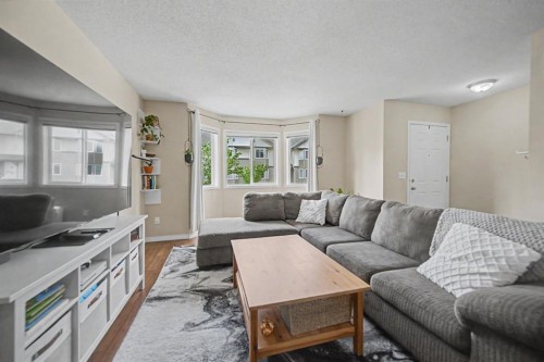 65 Royal Birch Villas Nw, Calgary, AB - Indoor Photo Showing Living Room