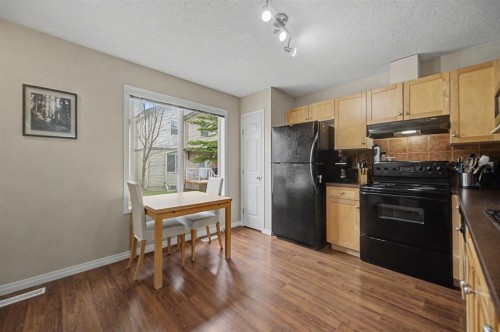 65 Royal Birch Villas Nw, Calgary, AB - Indoor Photo Showing Kitchen