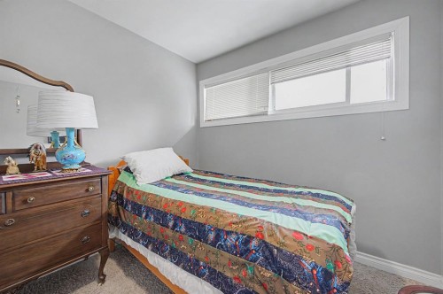 633 Regal Park Ne, Calgary, AB - Indoor Photo Showing Bedroom