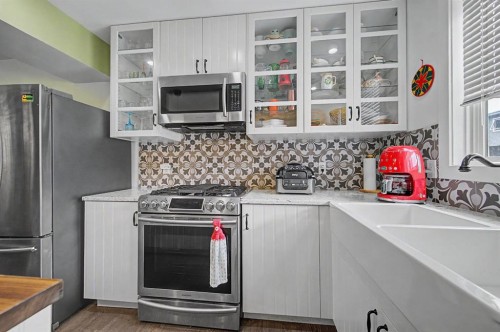 633 Regal Park Ne, Calgary, AB - Indoor Photo Showing Kitchen