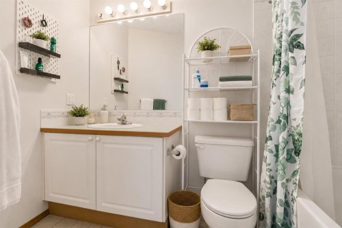 222 Anderson Grove Sw, Calgary, AB - Indoor Photo Showing Bathroom