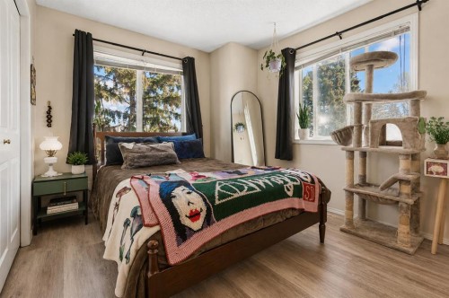 222 Anderson Grove Sw, Calgary, AB - Indoor Photo Showing Bedroom