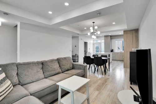4012 Kovitz Lane Nw, Calgary, AB - Indoor Photo Showing Living Room