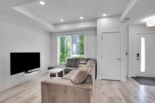 4012 Kovitz Lane Nw, Calgary, AB - Indoor