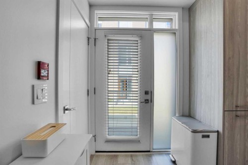 4012 Kovitz Lane Nw, Calgary, AB - Indoor Photo Showing Other Room