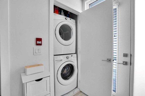 4012 Kovitz Lane Nw, Calgary, AB - Indoor Photo Showing Laundry Room