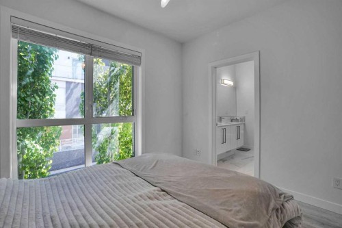 4012 Kovitz Lane Nw, Calgary, AB - Indoor Photo Showing Bedroom