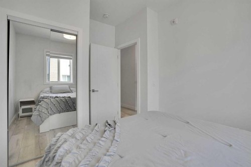4012 Kovitz Lane Nw, Calgary, AB - Indoor Photo Showing Bedroom
