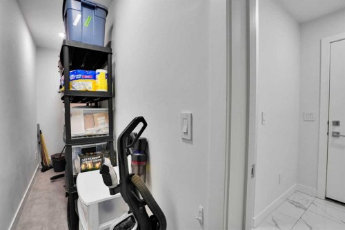 4012 Kovitz Lane Nw, Calgary, AB - Indoor Photo Showing Other Room