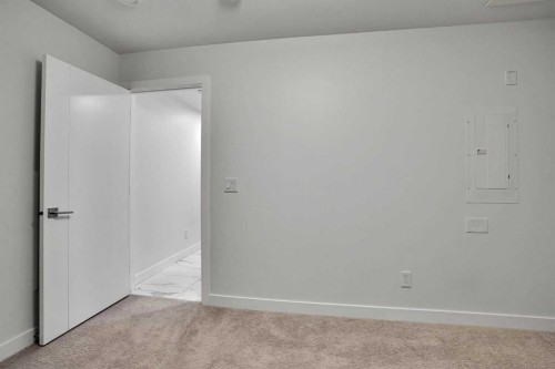 4012 Kovitz Lane Nw, Calgary, AB - Indoor Photo Showing Other Room