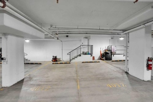 4012 Kovitz Lane Nw, Calgary, AB - Indoor Photo Showing Garage