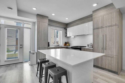 4012 Kovitz Lane Nw, Calgary, AB - Indoor Photo Showing Kitchen With Upgraded Kitchen