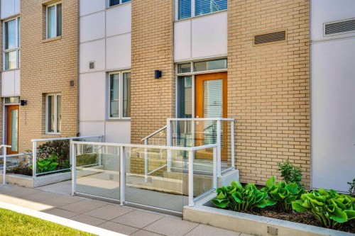 4012 Kovitz Lane Nw, Calgary, AB - Outdoor With Exterior