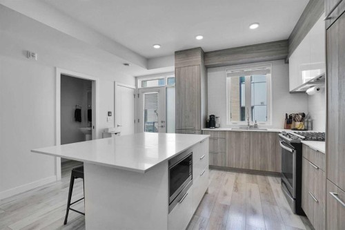 4012 Kovitz Lane Nw, Calgary, AB - Indoor Photo Showing Kitchen With Upgraded Kitchen