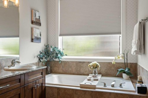2193 High Country Rise Nw, High River, AB - Indoor Photo Showing Bathroom