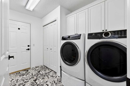 18 Eagleview Place, Cochrane, AB - Indoor Photo Showing Laundry Room