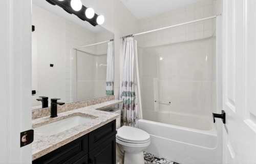 18 Eagleview Place, Cochrane, AB - Indoor Photo Showing Bathroom