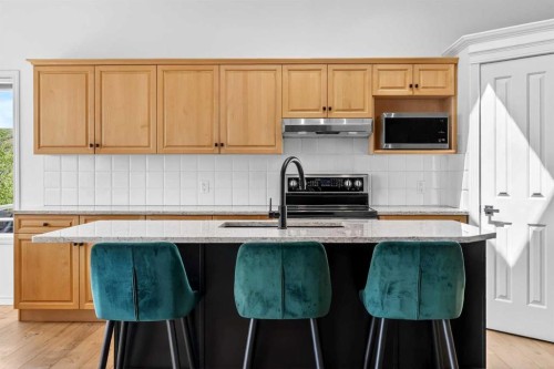 18 Eagleview Place, Cochrane, AB - Indoor Photo Showing Kitchen