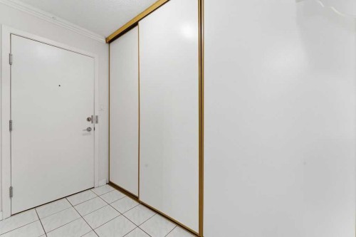 8C-80 Galbraith Drive Sw, Calgary, AB - Indoor Photo Showing Other Room