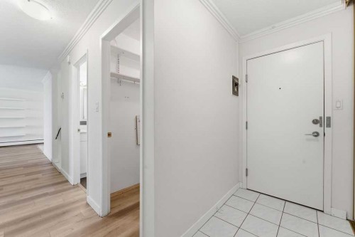 8C-80 Galbraith Drive Sw, Calgary, AB - Indoor Photo Showing Other Room