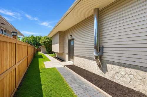 3056 32A Street Se, Calgary, AB 