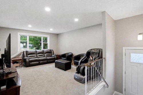 3056 32A Street Se, Calgary, AB 