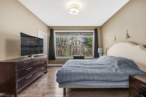 63 Cortina Villas Sw, Calgary, AB - Indoor Photo Showing Bedroom