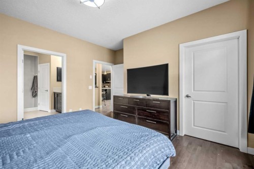 63 Cortina Villas Sw, Calgary, AB - Indoor Photo Showing Bedroom