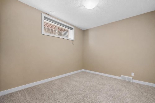 63 Cortina Villas Sw, Calgary, AB - Indoor Photo Showing Other Room