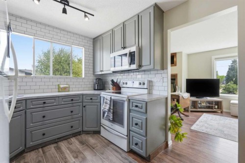 865 Queensland Drive Se, Calgary, AB - Indoor Photo Showing Kitchen