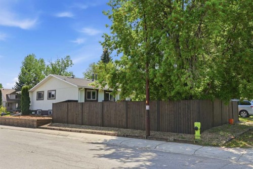 865 Queensland Drive Se, Calgary, AB - Outdoor