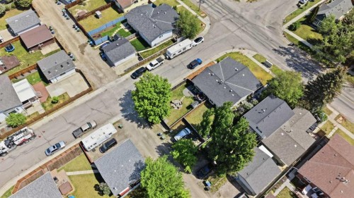 865 Queensland Drive Se, Calgary, AB - 