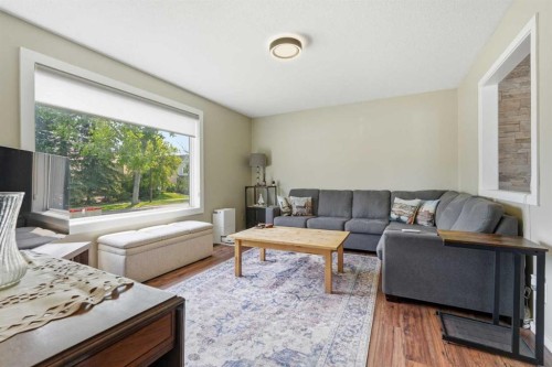 865 Queensland Drive Se, Calgary, AB - Indoor Photo Showing Living Room