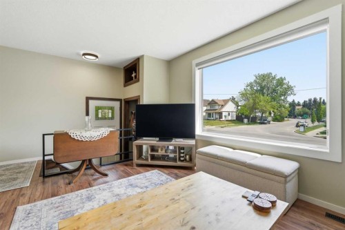 865 Queensland Drive Se, Calgary, AB - Indoor