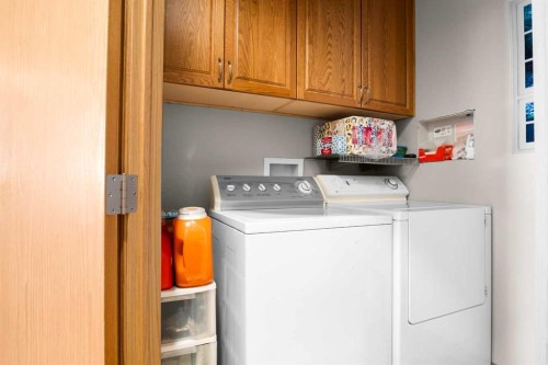 2 Harrison Green, Olds, AB - Indoor Photo Showing Laundry Room
