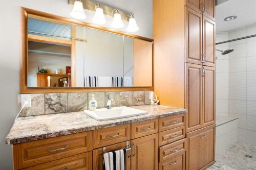 2 Harrison Green, Olds, AB - Indoor Photo Showing Bathroom