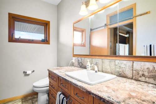 2 Harrison Green, Olds, AB - Indoor Photo Showing Bathroom