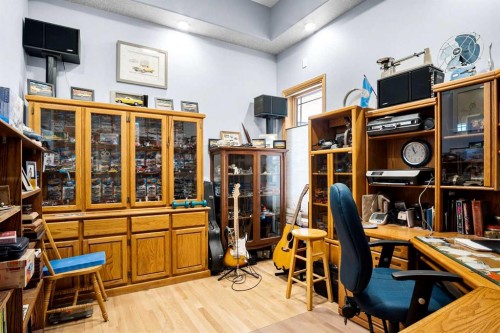 2 Harrison Green, Olds, AB - Indoor Photo Showing Office