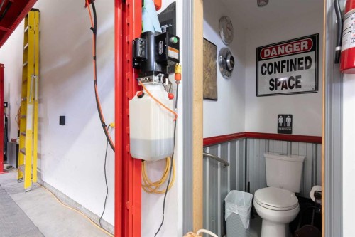 2 Harrison Green, Olds, AB - Indoor Photo Showing Bathroom