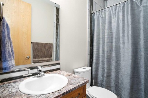 2 Harrison Green, Olds, AB - Indoor Photo Showing Bathroom