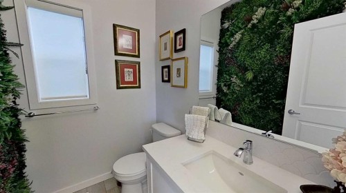 168 Magnolia Manor Se, Calgary, AB - Indoor Photo Showing Bathroom