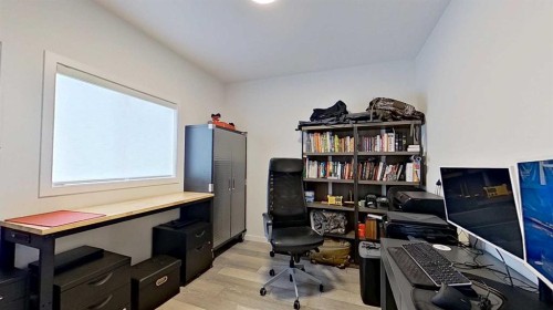 168 Magnolia Manor Se, Calgary, AB - Indoor Photo Showing Office
