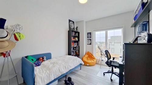 168 Magnolia Manor Se, Calgary, AB - Indoor