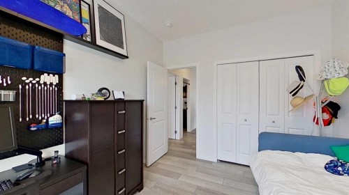 168 Magnolia Manor Se, Calgary, AB - Indoor Photo Showing Other Room