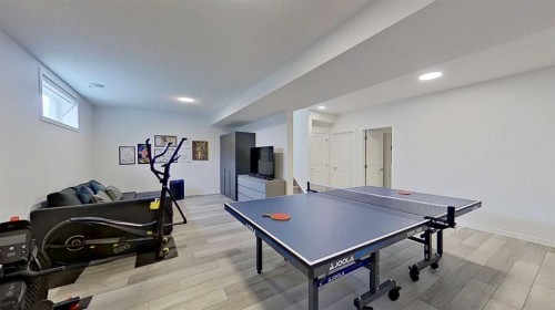 168 Magnolia Manor Se, Calgary, AB - Indoor