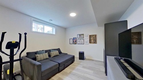 168 Magnolia Manor Se, Calgary, AB - Indoor