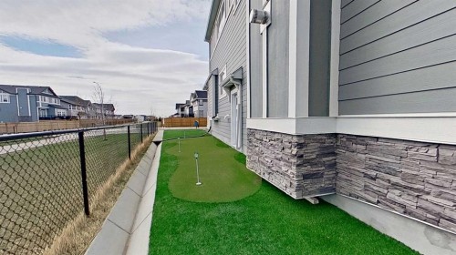 168 Magnolia Manor Se, Calgary, AB - Outdoor