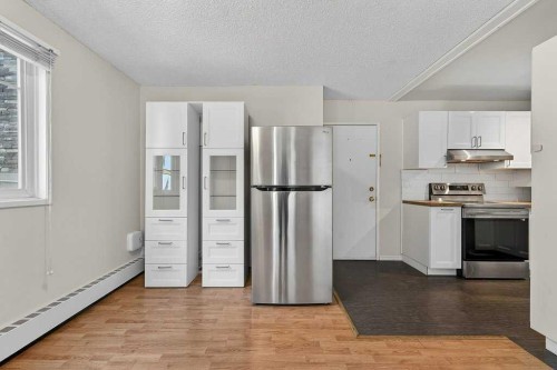 202A-5601 Dalton Drive Nw, Calgary, AB - Indoor Photo Showing Kitchen With Stainless Steel Kitchen