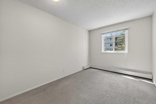 202A-5601 Dalton Drive Nw, Calgary, AB - Indoor Photo Showing Other Room